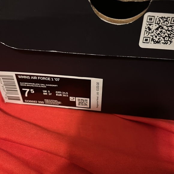 Woman Air Force 1 - Picture 4 of 4